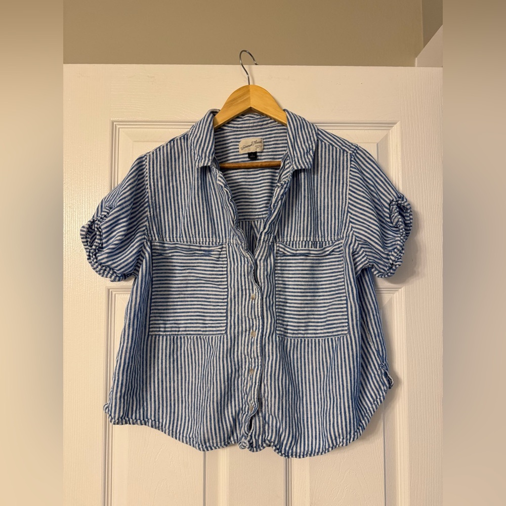 Universal Thread Lightweight Short Sleeve Striped Button Up Size Large
